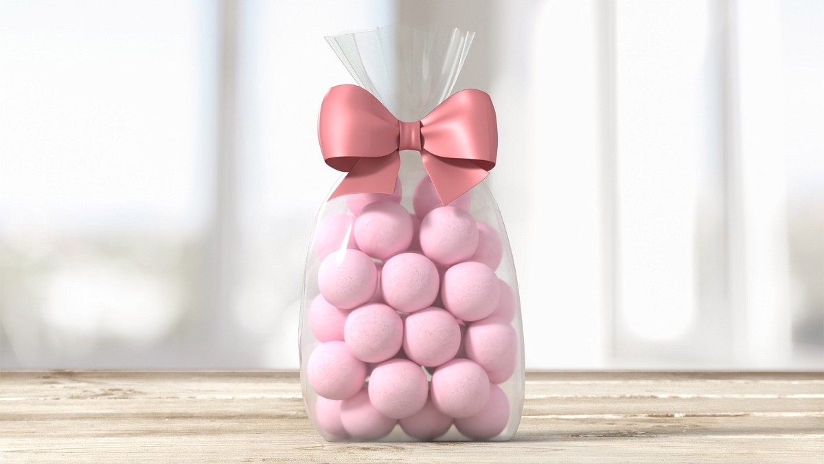 Clear bag with bow and sweeties 01