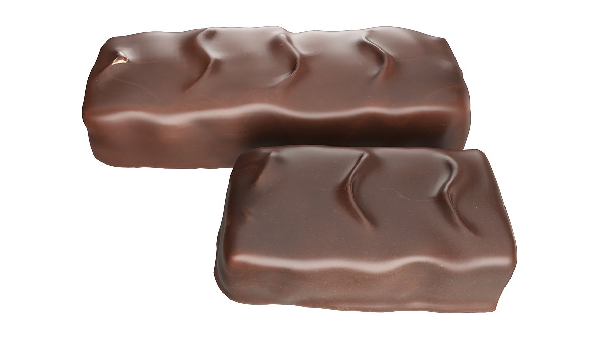 Chocolate bar with cut 01